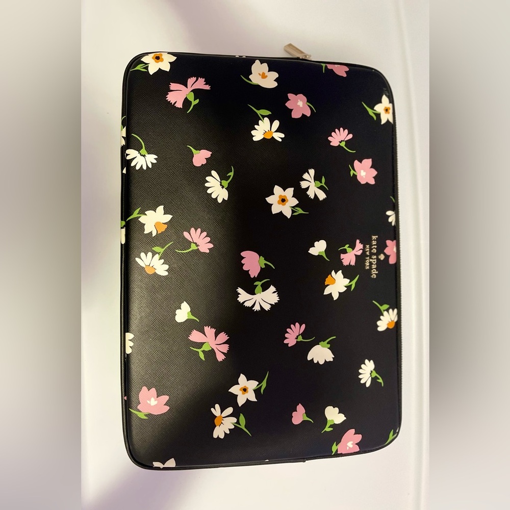 Kate Spade Floral Waltz Printed Floral
Waltz Laptop Sleeve Black Multi
